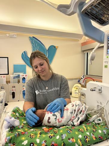 “The most rewarding part of my job is getting to see the moms do the first bath. They love being able to participate and actually feel like they're doing something with their infants. Sometimes it feels like the nurses and staff provide a lot of the care, so the families really love it when they get to be more hands-on in their baby’s care.”

Laura (Neonatal Physical Therapist), Baylor Scott & White Medical Center - Hillcrest